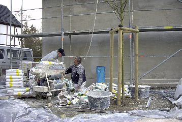 Verputzte Brunnenplastik